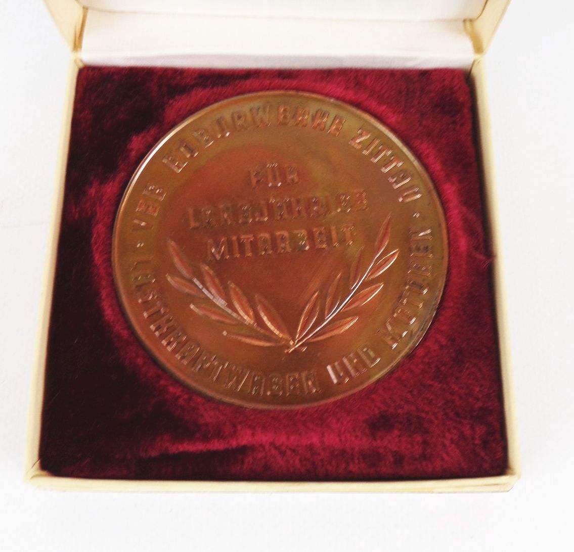 Robur Medaille Für langjährige Mitarbeit Bronze Stufe Etui Anstecknadel DDR