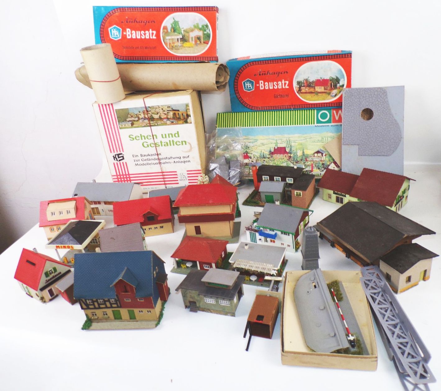 Konvolut H0 Modellbau Häuser Streumaterial Loks Bastlermaterial