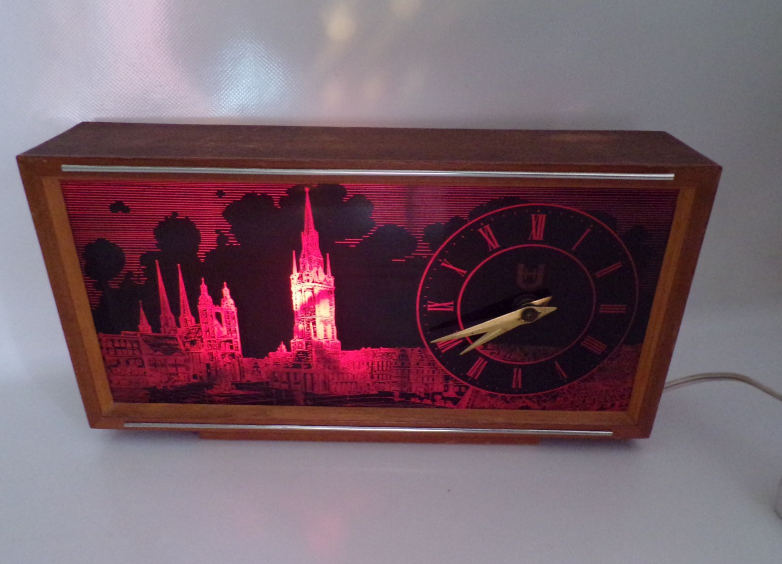 Alte Tischuhr DDR Uhr beleuchtet Vintage Retro Alte Tischuhr DDR Uhr beleuchtet Vintage Retro