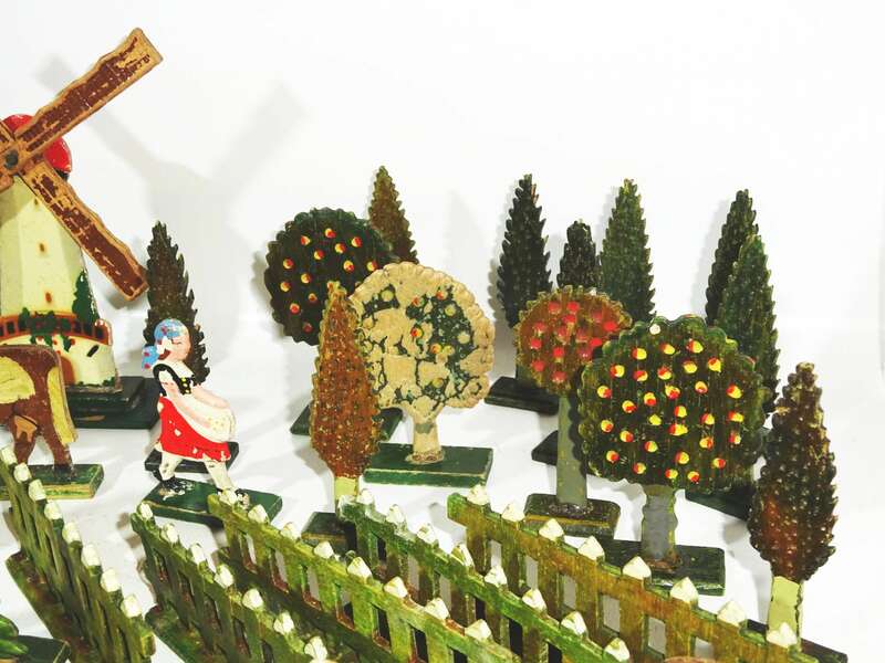 Konvolut Rosswein Flachfiguren Holzfiguren Windmühle Bäume Tiere DDR 
