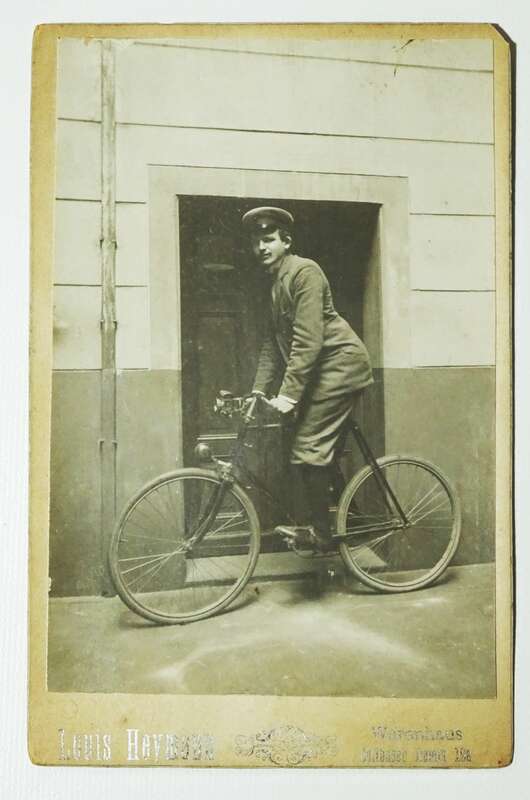 Kabinettfoto Soldat mit Fahrrad 1 Wk Warenhaus Radfahrer