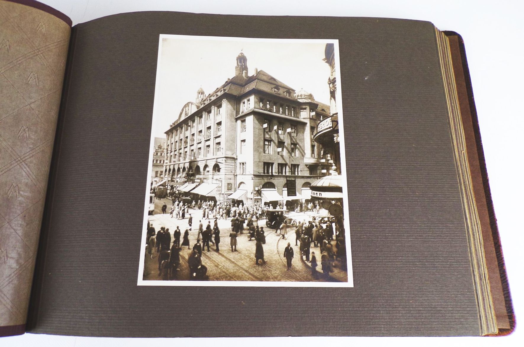 Prachtvolles Fotoalbum Leipziger Messe Ledereinband um 1930 Fotos Prachtvolles Fotoalbum Leipziger Messe Ledereinband um 1930 Fotos
