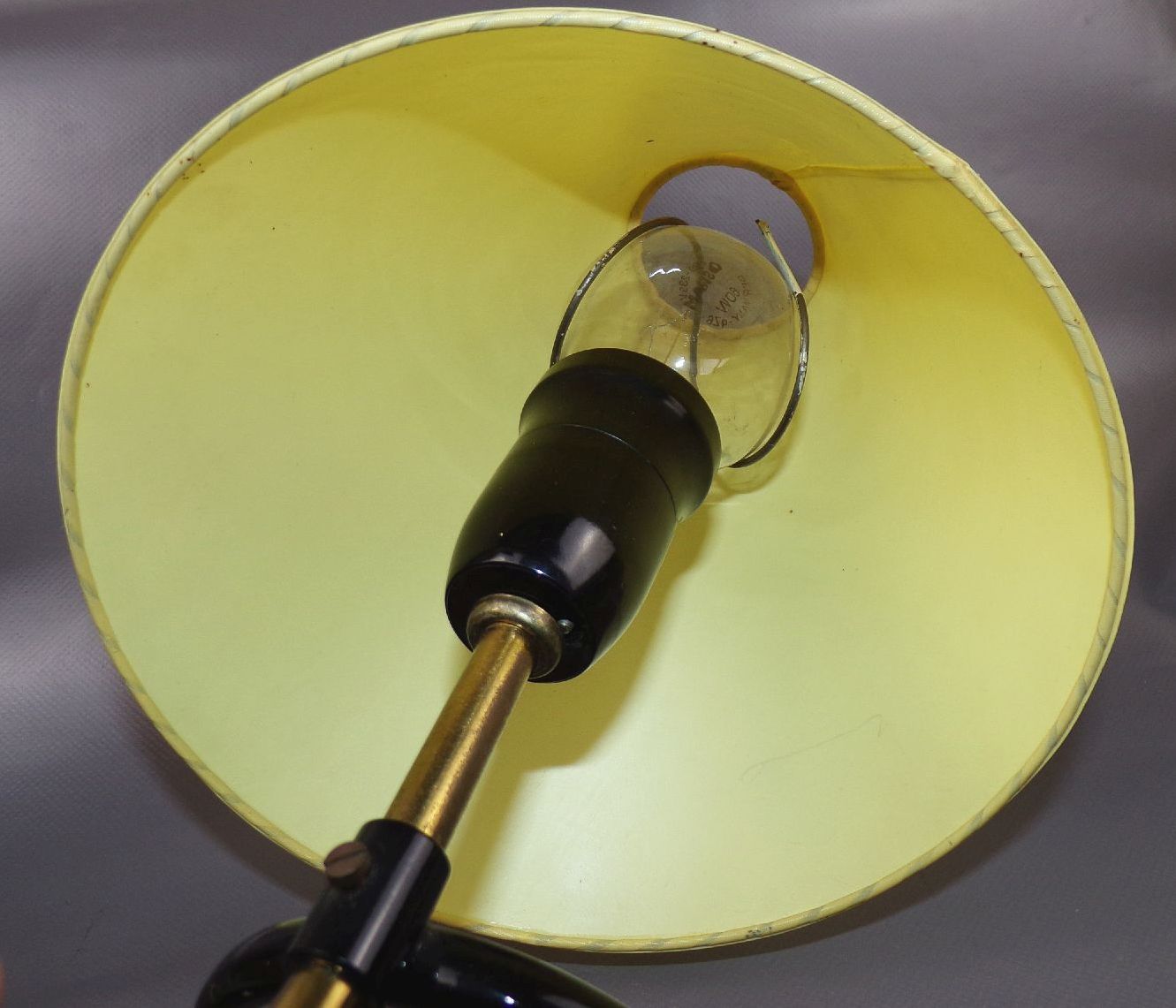 Alte Tischleuchte Dreibein E27 Gelb Vintage Retro Tütenlampe