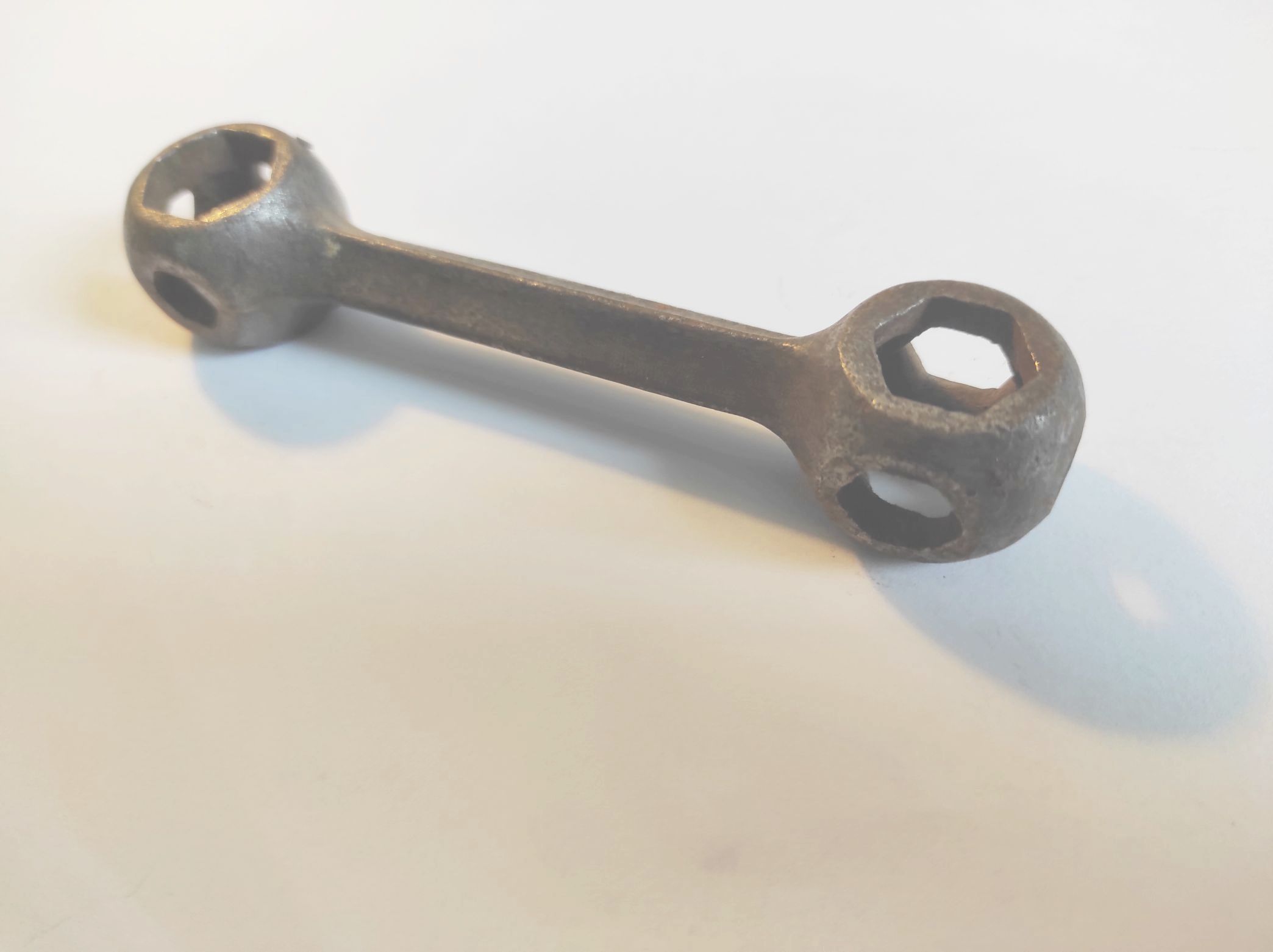 Vintage Fahrrad Werkzeug L und E 10 Loch alter Fahrradknochen