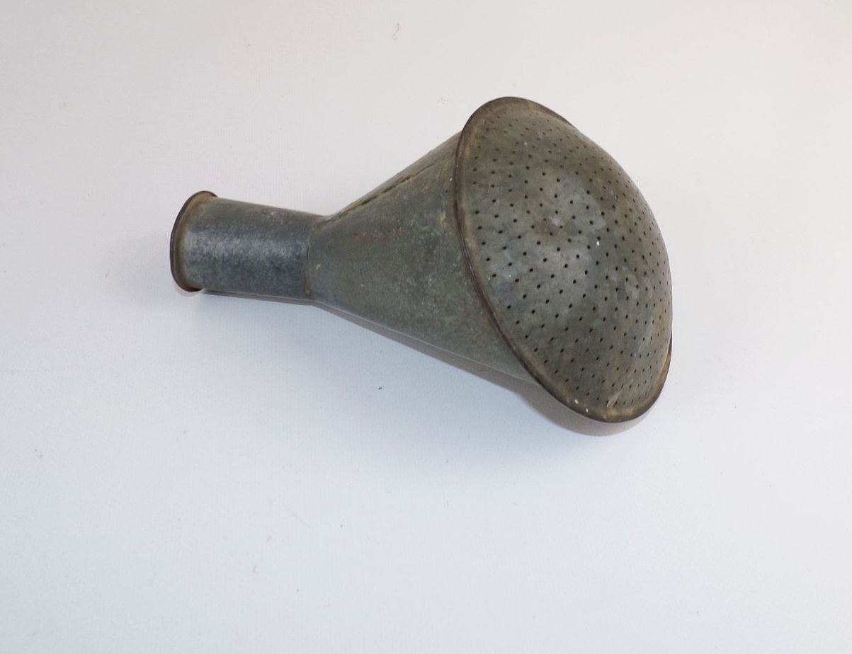 Alte Tülle Aufsatz für Gießkanne Zink Bewässerung