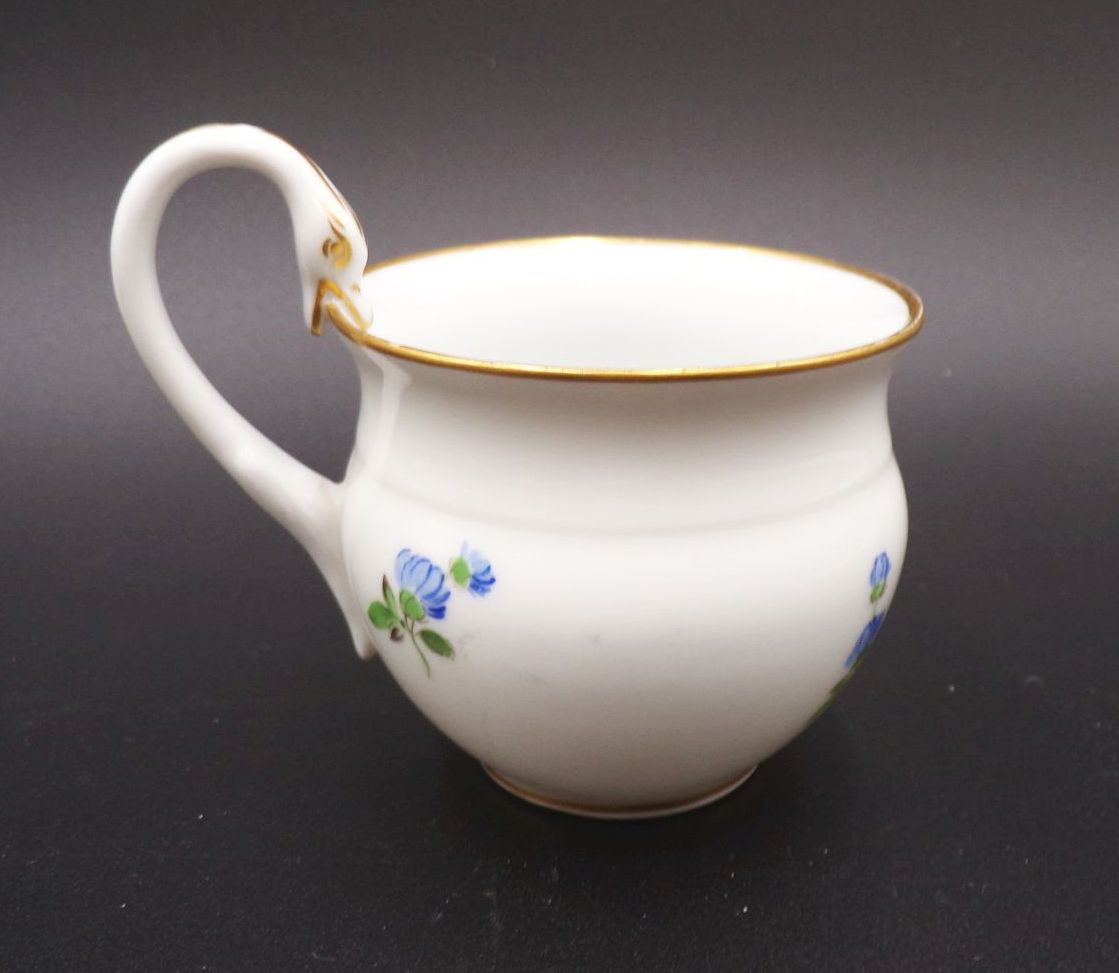 Altes Meissen Porzellan Tasse Untertasse blaue Blume Schwanenhals Altes Meissen Porzellan Tasse Untertasse blaue Blume Schwanenhals