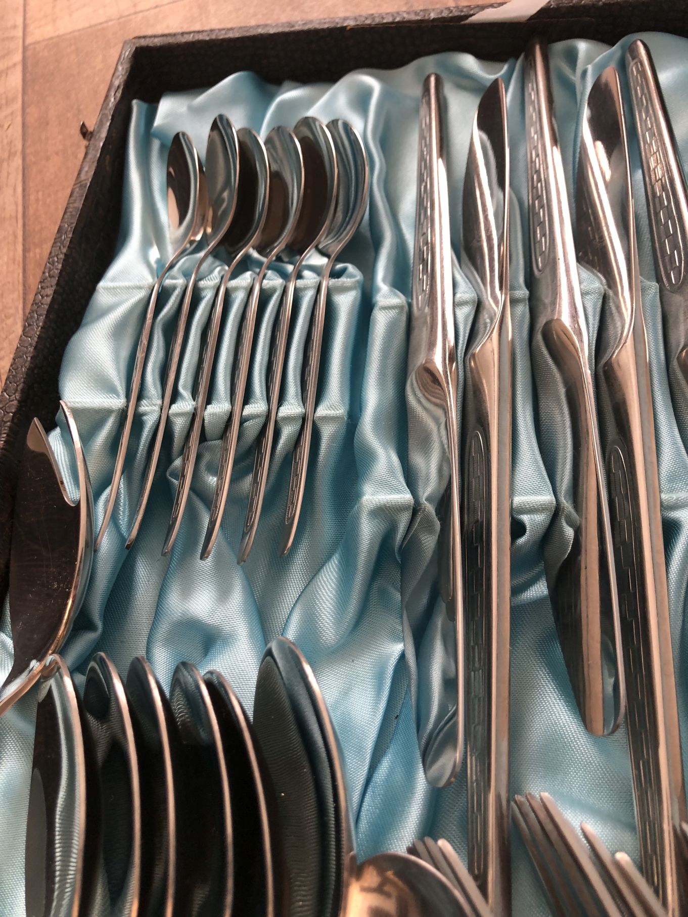 DDR Besteck 27 teilig ABS Rostfrei Löffel Messer Gabel Besteckkoffer