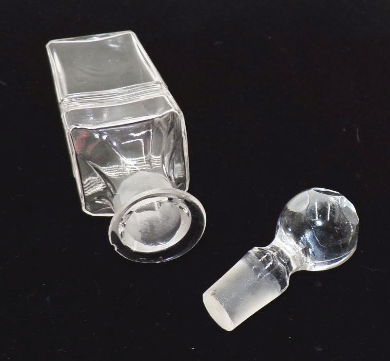 Alte Glaskaraffen Glas 2 Stück transparent mit Verschluss Antik Menage