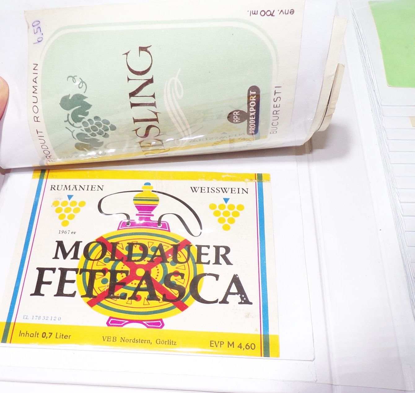 Konvolut alte Bieretiketten und Weinetiketten Konvolut alte Bieretiketten und Weinetiketten