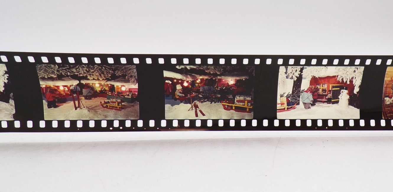 Rollfilm Familie Bär in der Weihnachtszeit Bakelit Dose Mikrolux