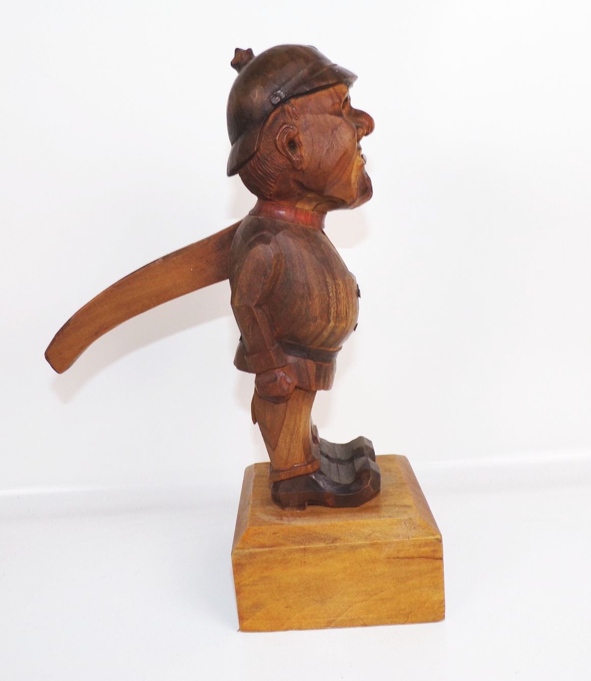 Altes Nussknacker handgeschnitzt Soldat Pickelhaube Säbel um 1900