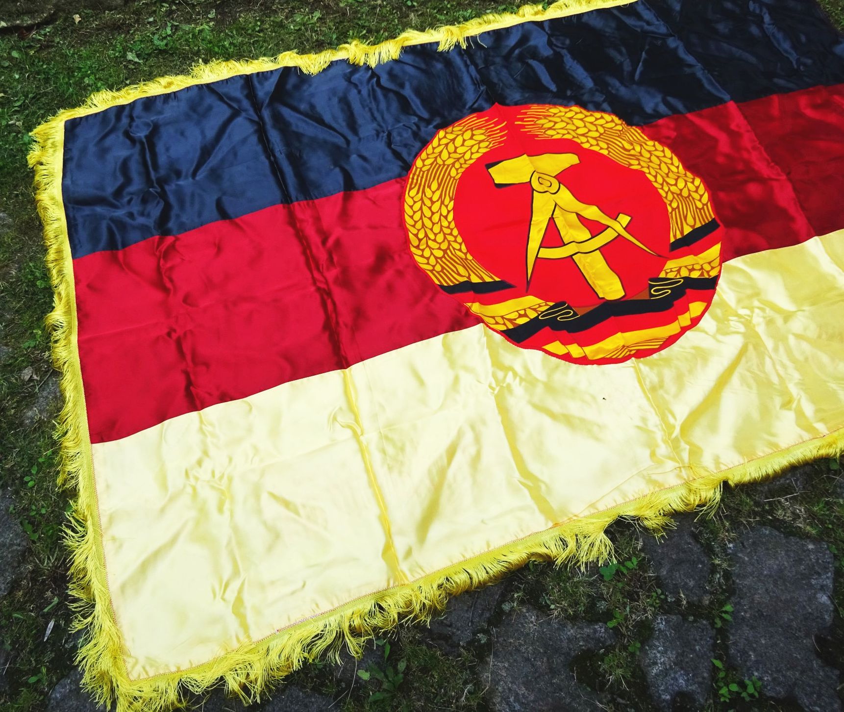 DDR Fahne Seide Ehrenbanner der antiimperialistischen Solidarität DDR Fahne Seide Ehrenbanner der antiimperialistischen Solidarität