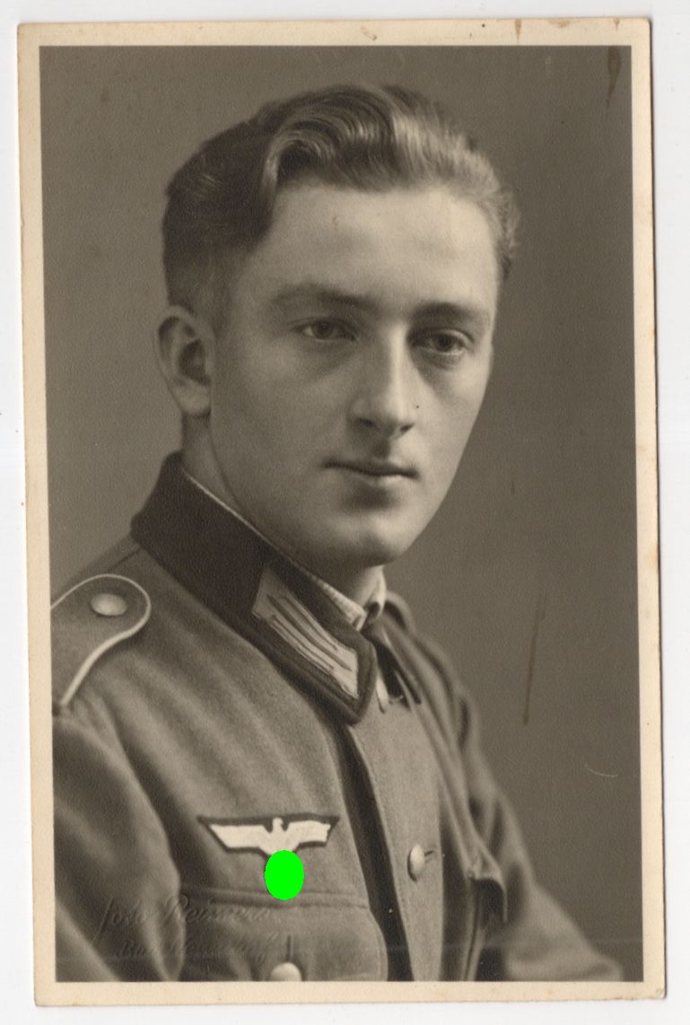 Foto Ak Soldaten Portrait Erinnerung 1944 gefallen beerdigt in Nikolajew 