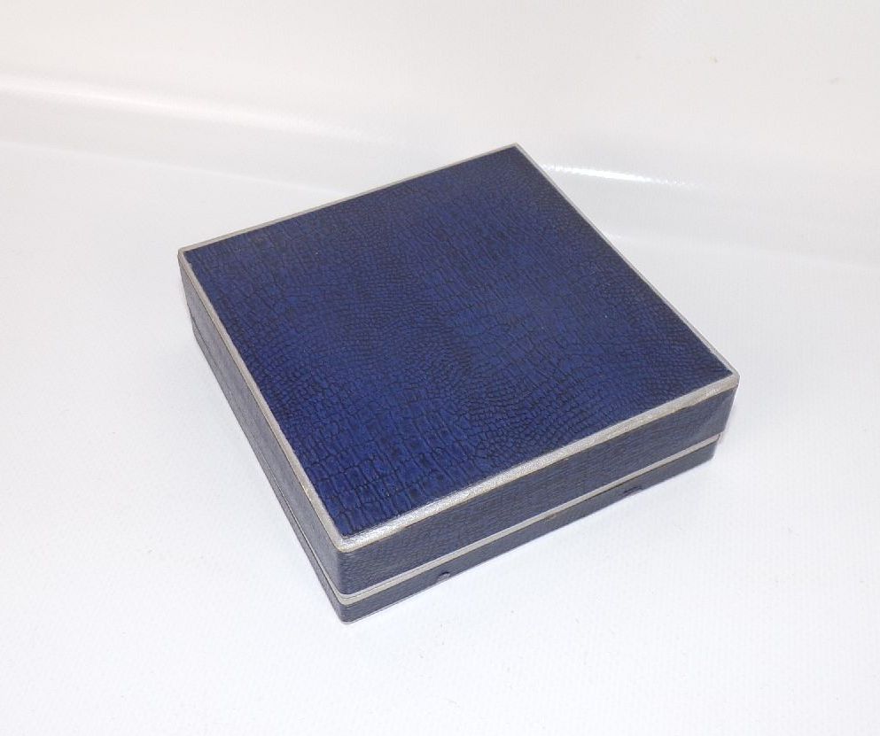 Robur Medaille Für langjährige Mitarbeit Silber Stufe Etui Anstecknadel DDR