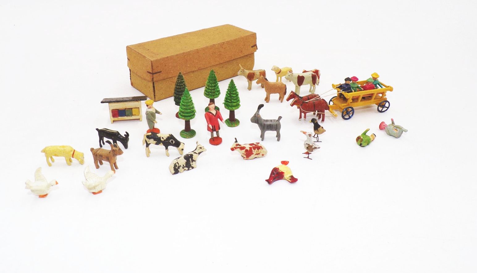 Altes Erzgebirge Spielzeug Miniaturen Pferdegespann Bäume Tiere 