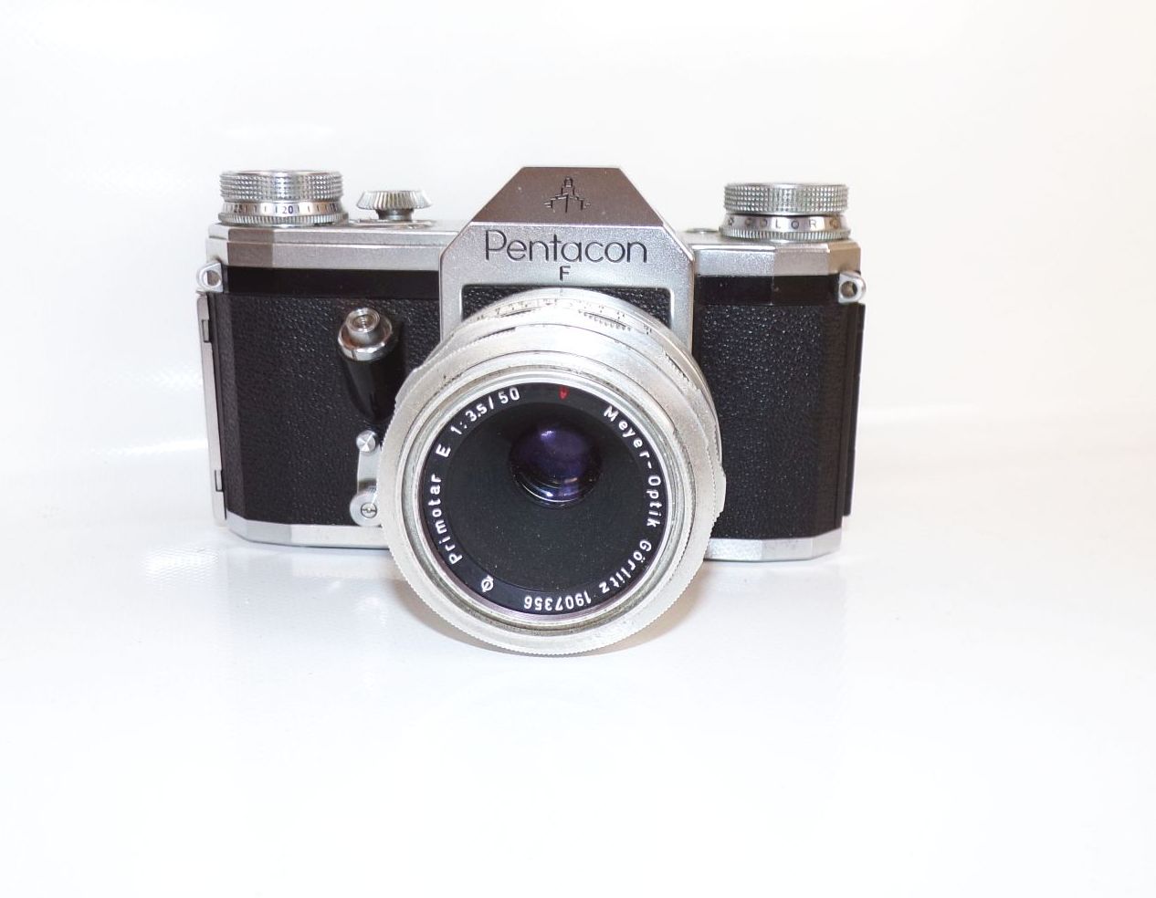 Zeiss Ikon Pentacon F mit Meyer Objektiv Primotar mit Tasche Zeiss Ikon Pentacon F mit Meyer Objektiv Primotar mit Tasche