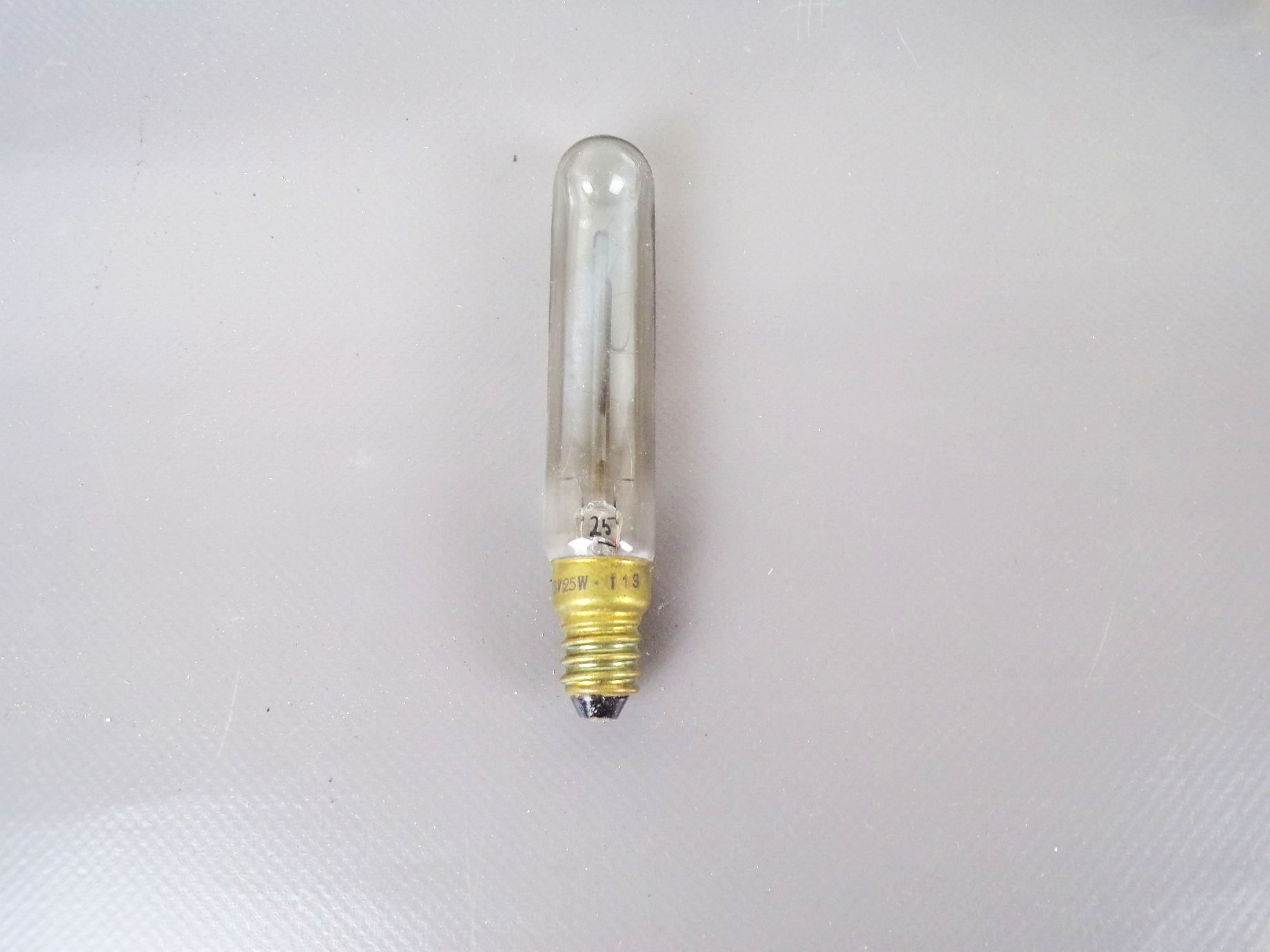 Alte Osram Glühlampe Leuchtmittel 220 bis 230 V 25 W E14 alte Leuchtröhre Alte Osram Glühlampe Leuchtmittel 220 bis 230 V 25 W E14 alte Leuchtröhre