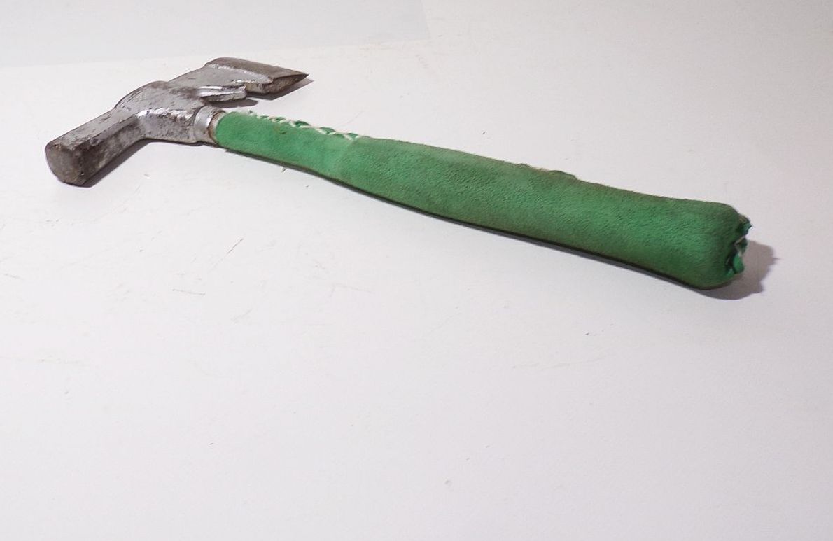 Altes Campingbeil Multifunktion Outdoor Werkzeug vintage