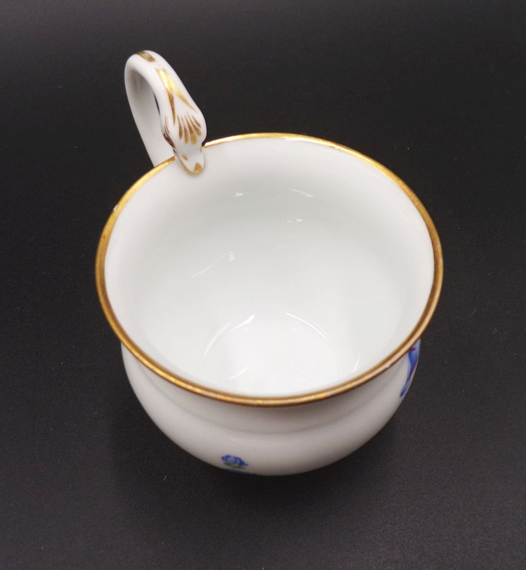 Altes Meissen Porzellan Tasse Untertasse blaue Blume Schwanenhals Altes Meissen Porzellan Tasse Untertasse blaue Blume Schwanenhals