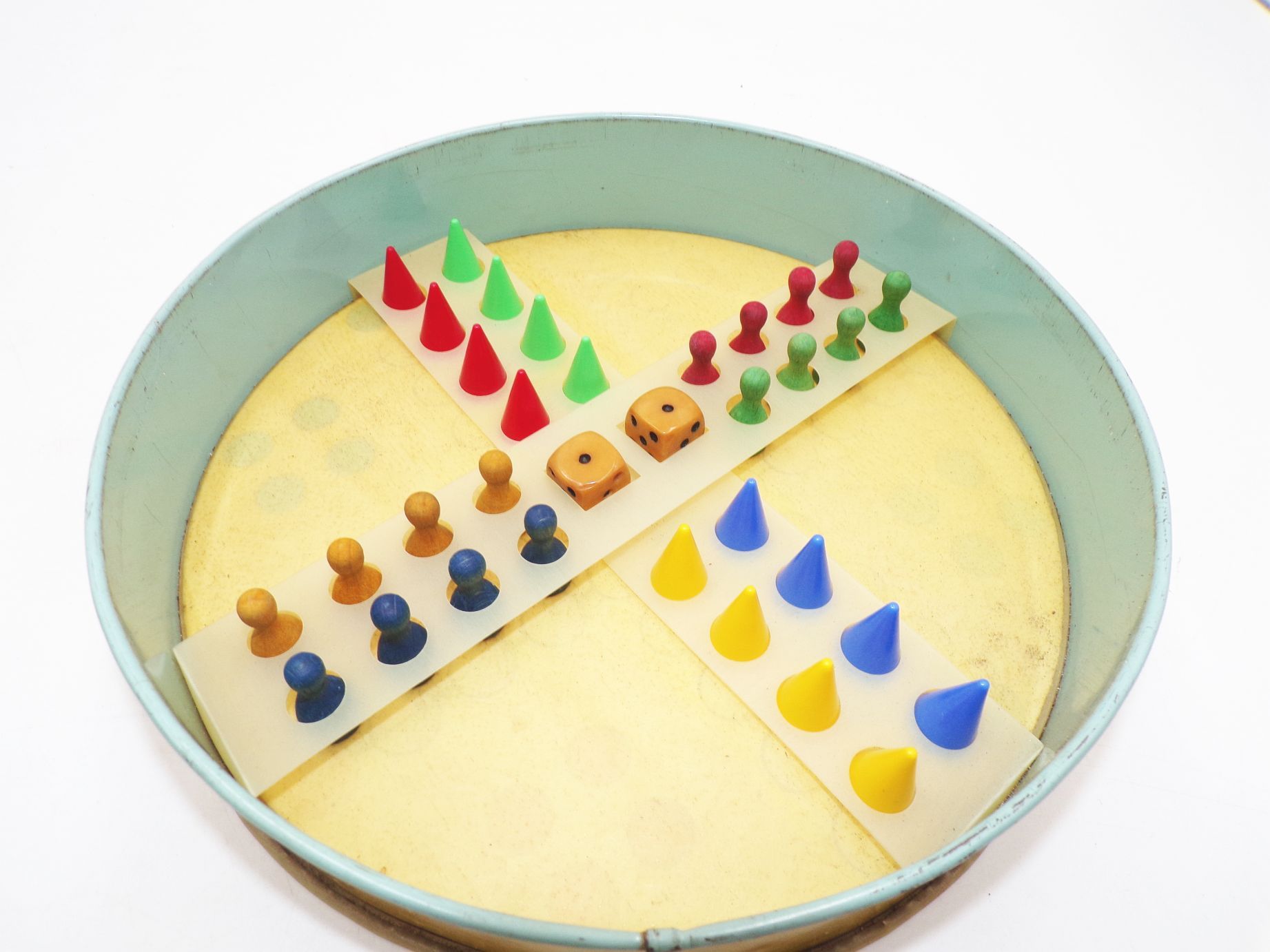 Alles unter einen Hut Würfelspiel 1958 DDR Brettspiel Dose Alles unter einen Hut Würfelspiel 1958 DDR Brettspiel Dose