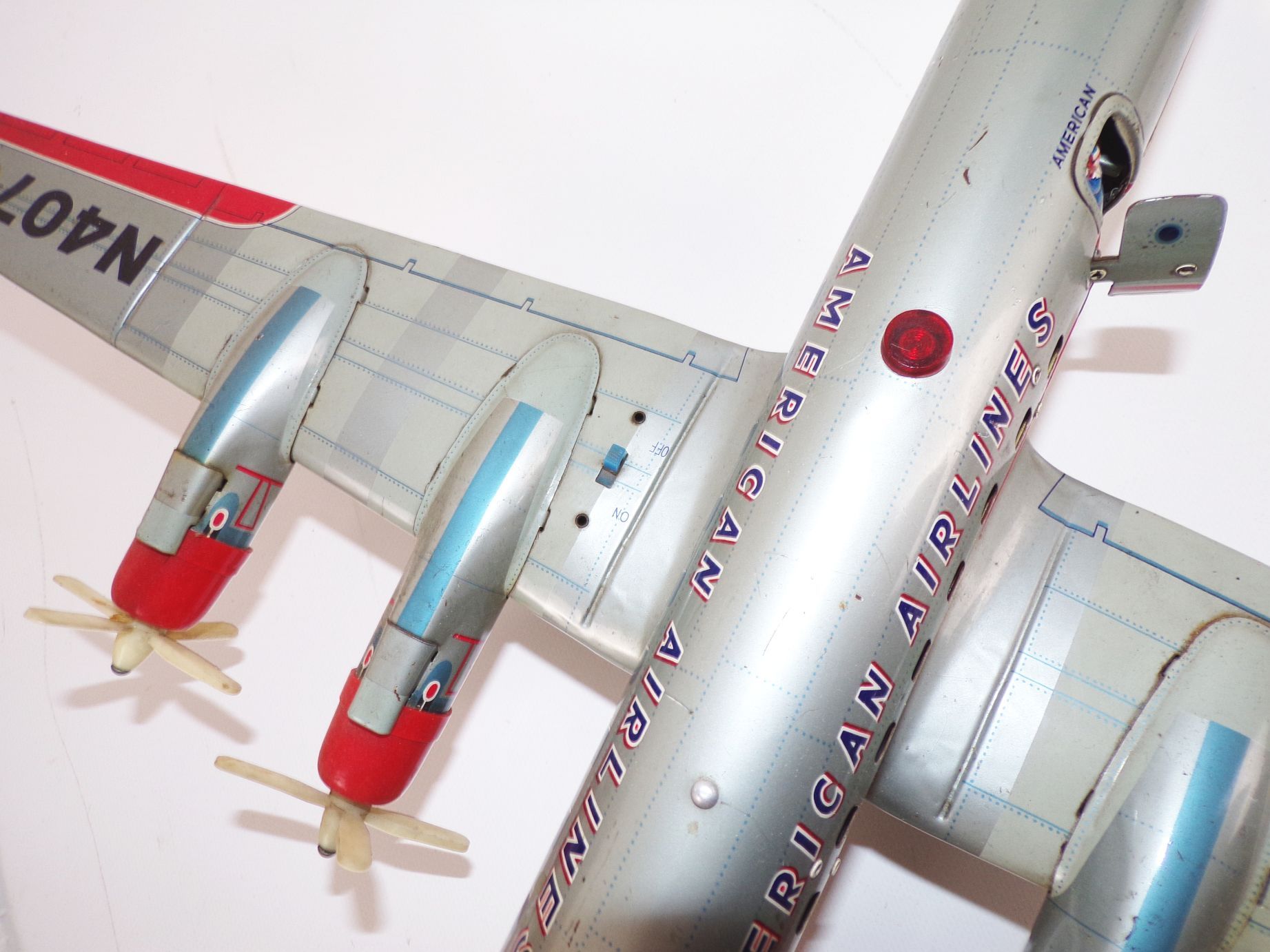 Blechflugzeug American Airlines N4070A Made in Japan 60 cm Spannweite