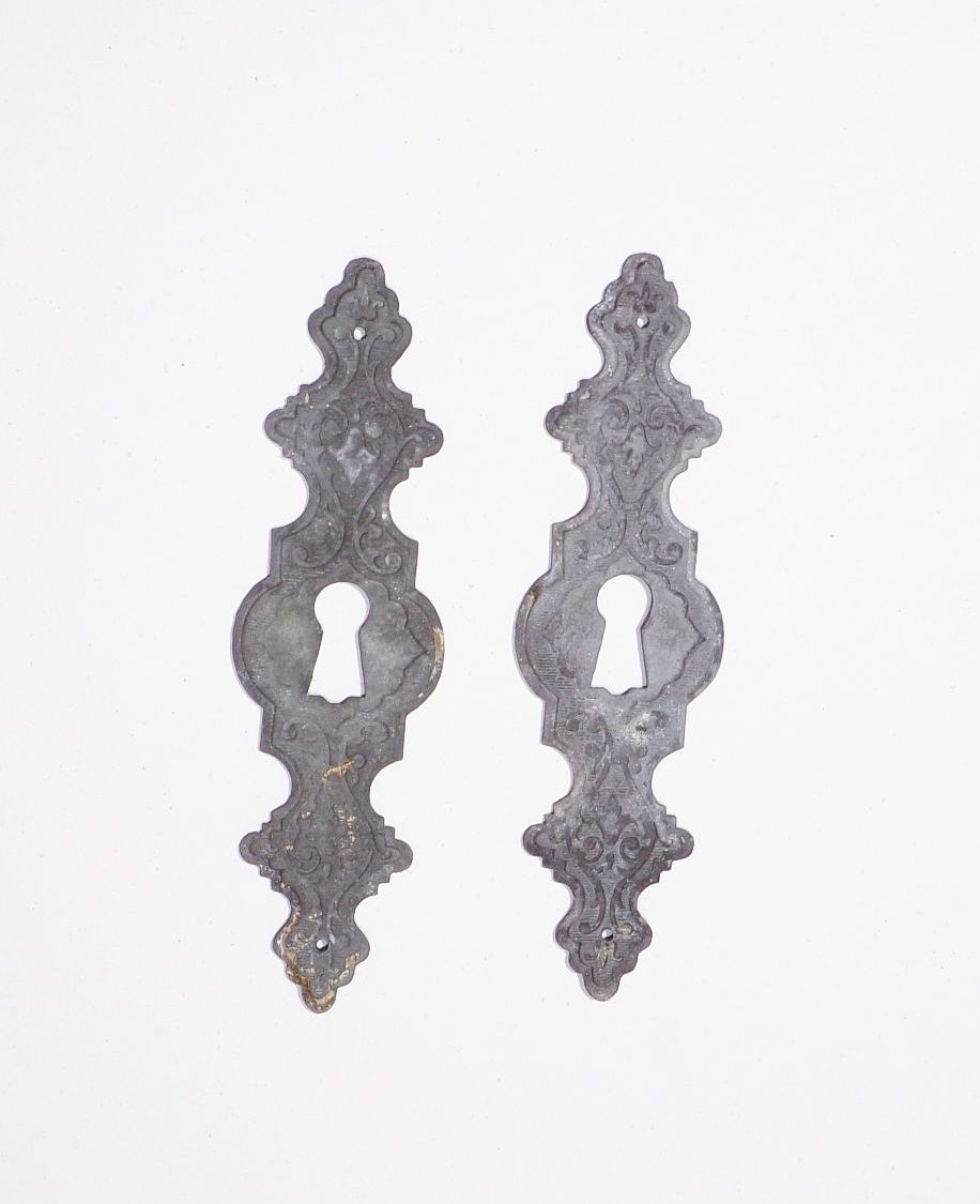 2 x alte Möbelbeschläge Schlüsselloch Möbelbeschlag um 1900