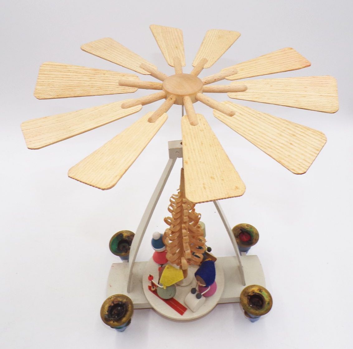 Vero Pyramide Kinder im Schnee Originalkarton Weihnachtsschmuck Vero Pyramide Kinder im Schnee Originalkarton Weihnachtsschmuck