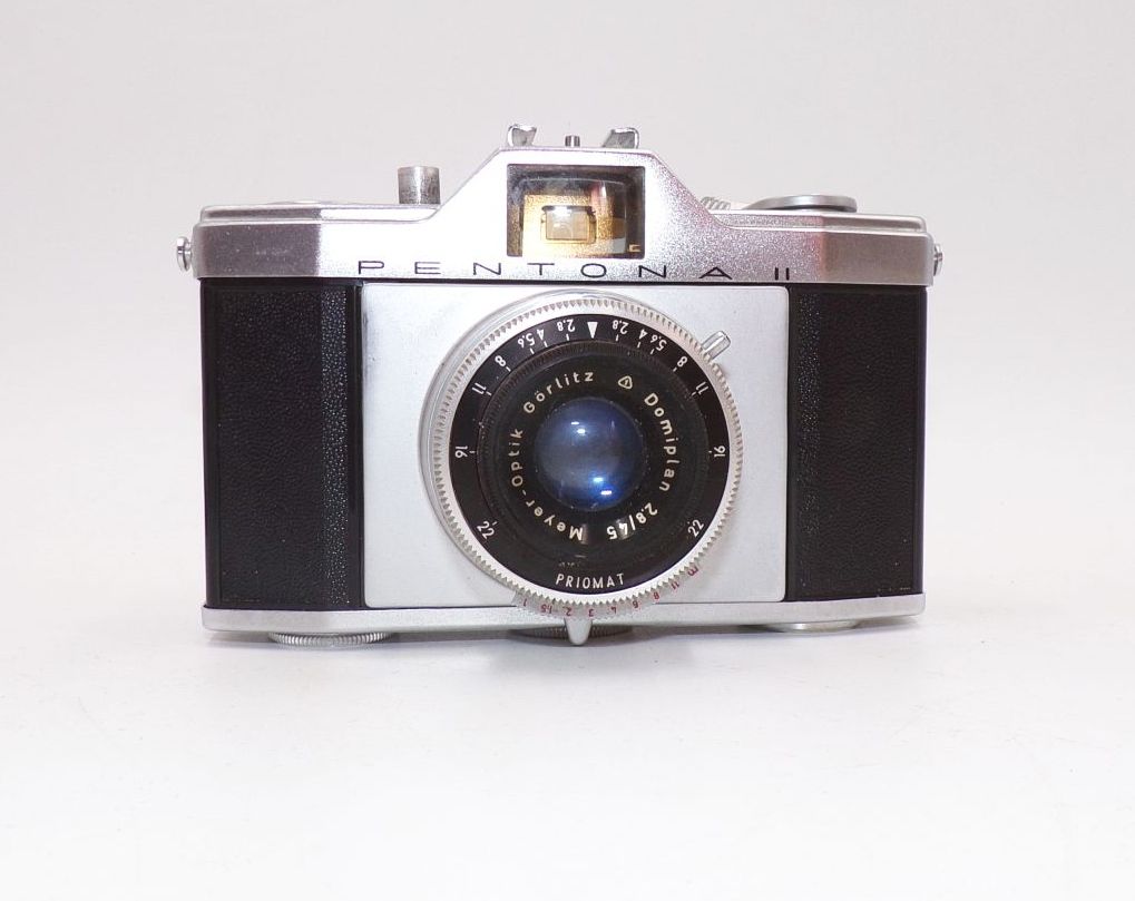 Alte Kamera Pentona II mit Ledertasche Alte Kamera Pentona II mit Ledertasche