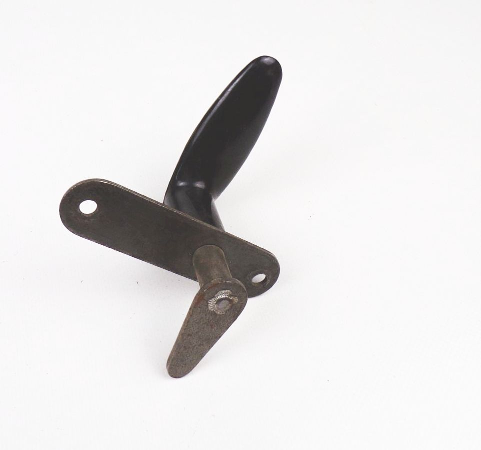 Alter Fenstergriff Fensterolive mit Beschlag Schwarz Bakelit Art Deco Bauhaus 