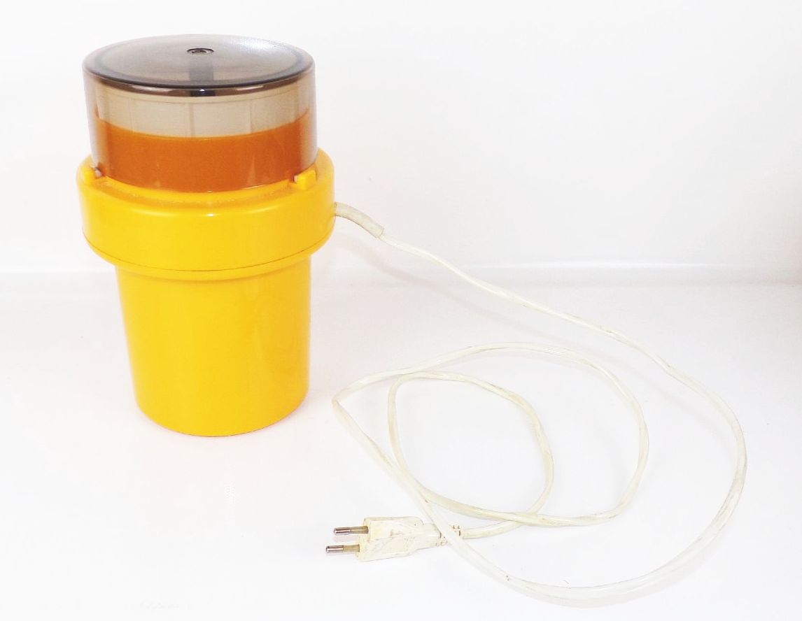 Multiboy DDR Zerkleinerer Küchenhelfer Küchengerät Gelb Multiboy DDR Zerkleinerer Küchenhelfer Küchengerät Gelb