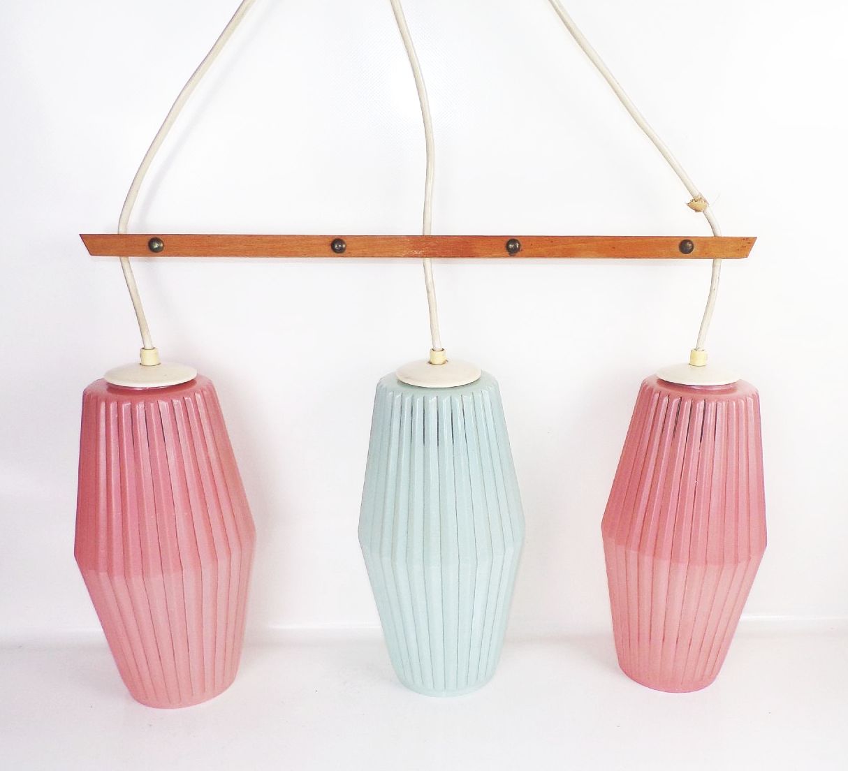 Alte Deckenleuchte Blau Rosa Pastell 3flamig E27 Pendelleuchte Alte Deckenleuchte Blau Rosa Pastell 3flamig E27 Pendelleuchte