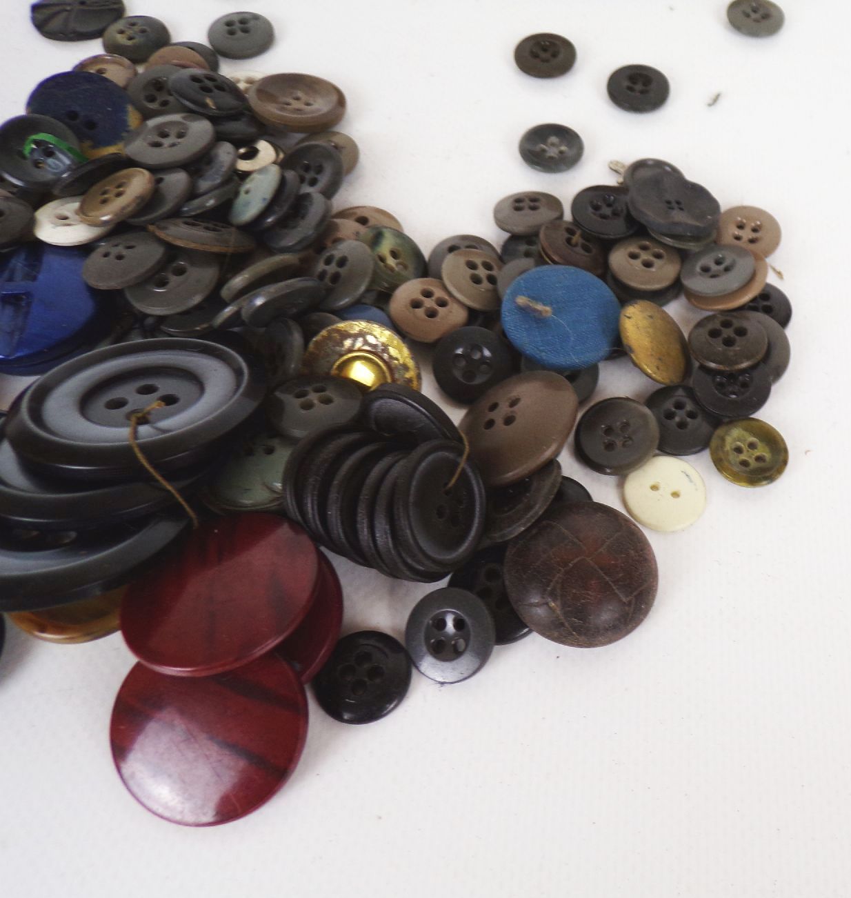 Blechdose mit Knöpfen Konvolut vintage buttons Blechdose mit Knöpfen Konvolut vintage buttons