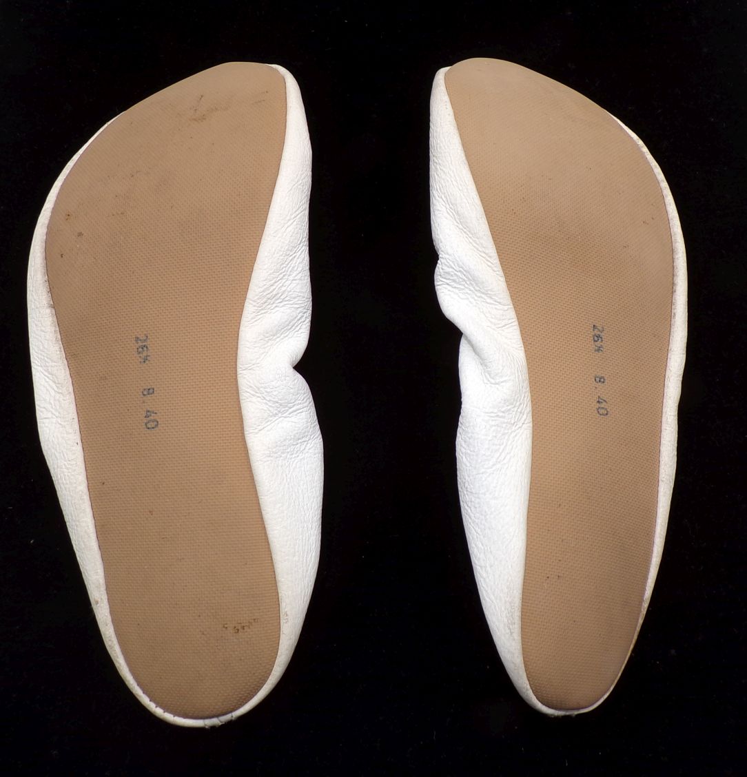 DDR Gymnastikschuhe Größe 40 weiß Schläppchen Ballettschuhe DDR Gymnastikschuhe Größe 40 weiß Schläppchen Ballettschuhe