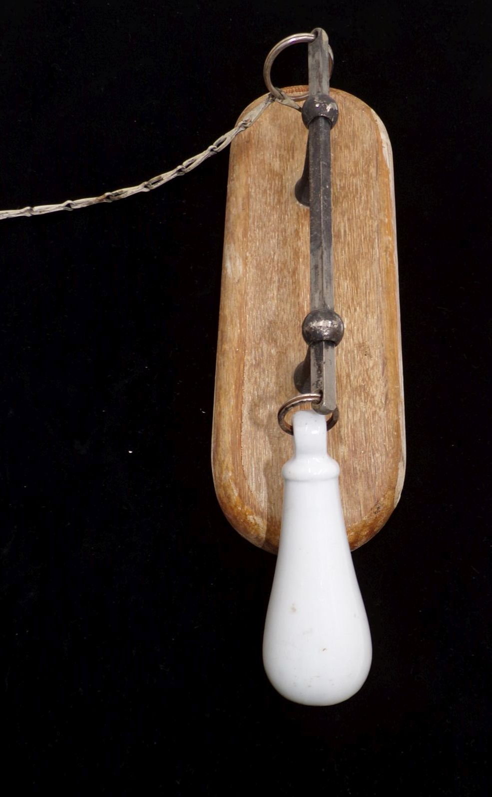 Alter WC Griff Spülkasten Halterung Klosett Toilette Porzellan Holz Antik