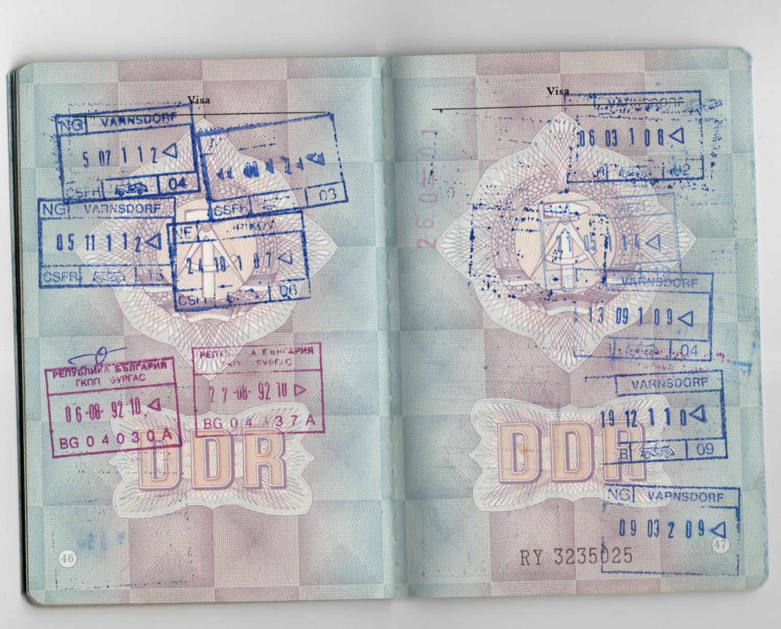 DDR Dokumente Reisepass Ausweis SED Mitgliedsbuch Urania DDR Dokumente Reisepass Ausweis SED Mitgliedsbuch Urania