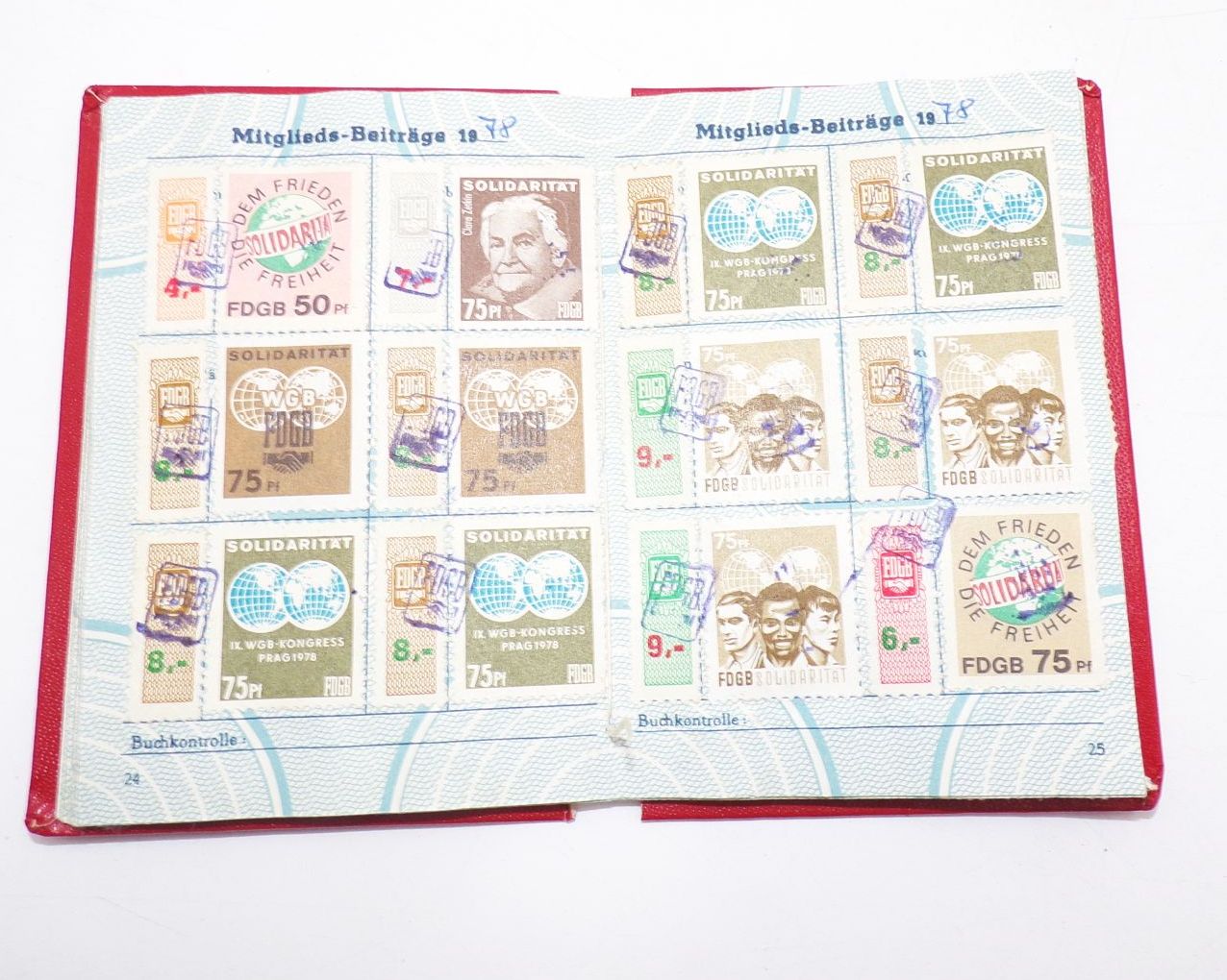 DDR Mitgliedsbücher mit Marken SED Sportbund FDGB 