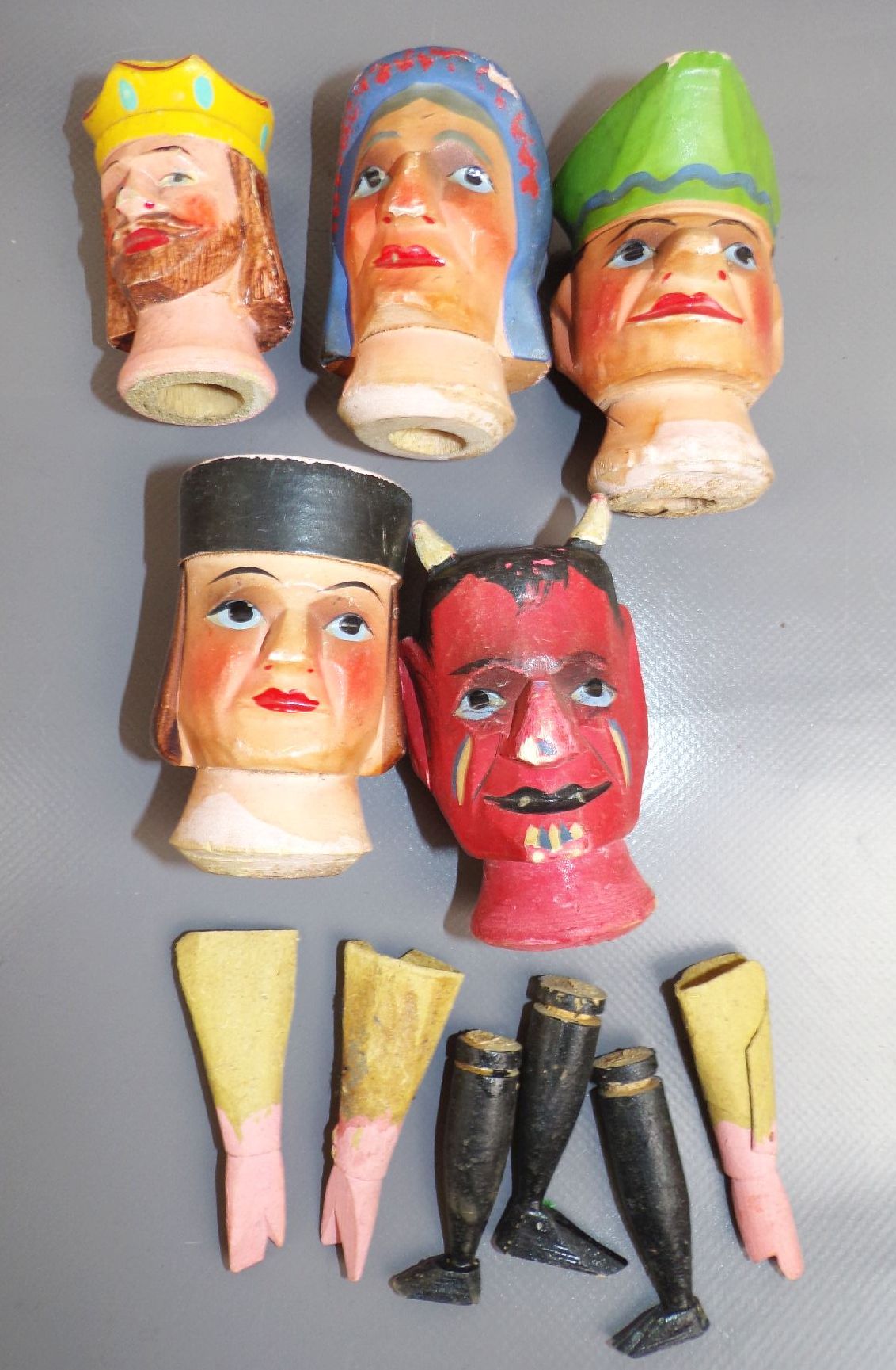 Alte Kasperlepuppen Holzköpfe Ersatzteile Handpuppen