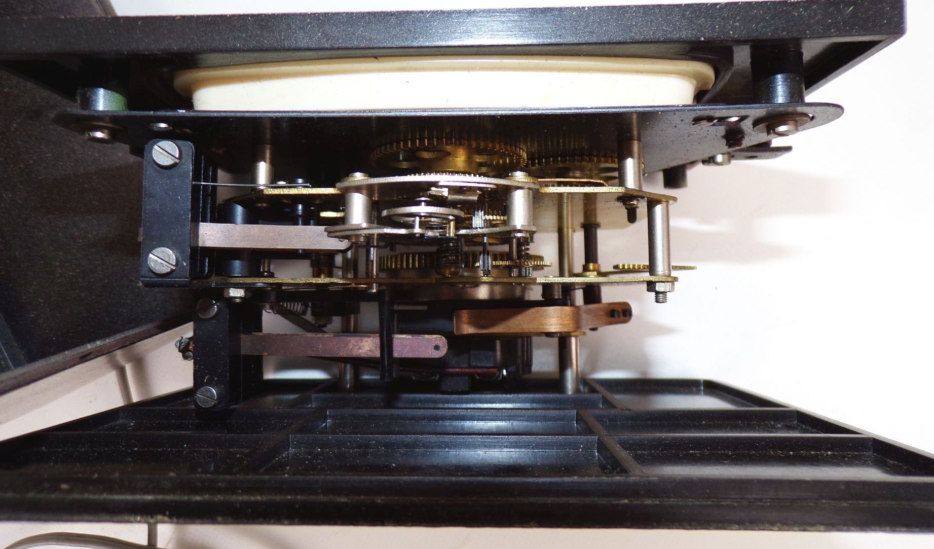 DDR Radio Schaltuhr VEB Feinmechanik Sonneberg Uhr Tischuhr Retro Vintage