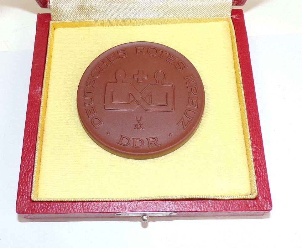 Meissen Plakette Karl Landsteiner Deutsches Rotes Kreuz DDR