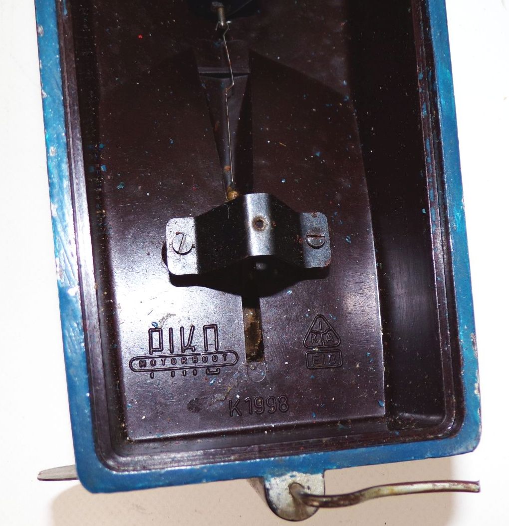 Piko Motorboot Bakelit Ausführung mit Motor Originalkarton 1950 er 