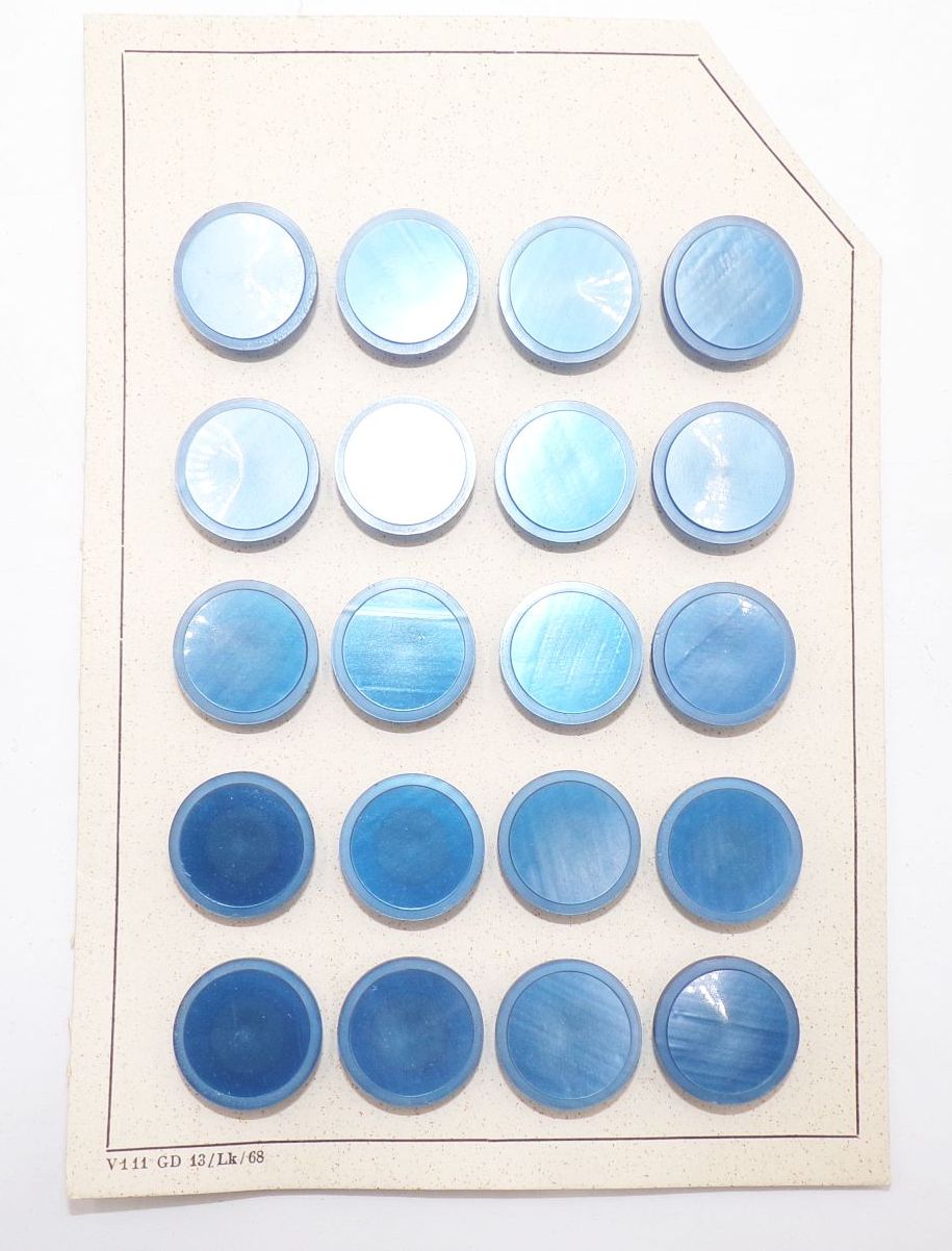 Knopf blau rund 20 Stück 1968 true Vintage