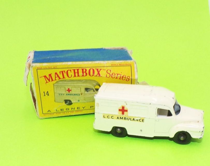 Old Matchbox Auto No 14 Lomas Ambulance mit OVP Modellauto