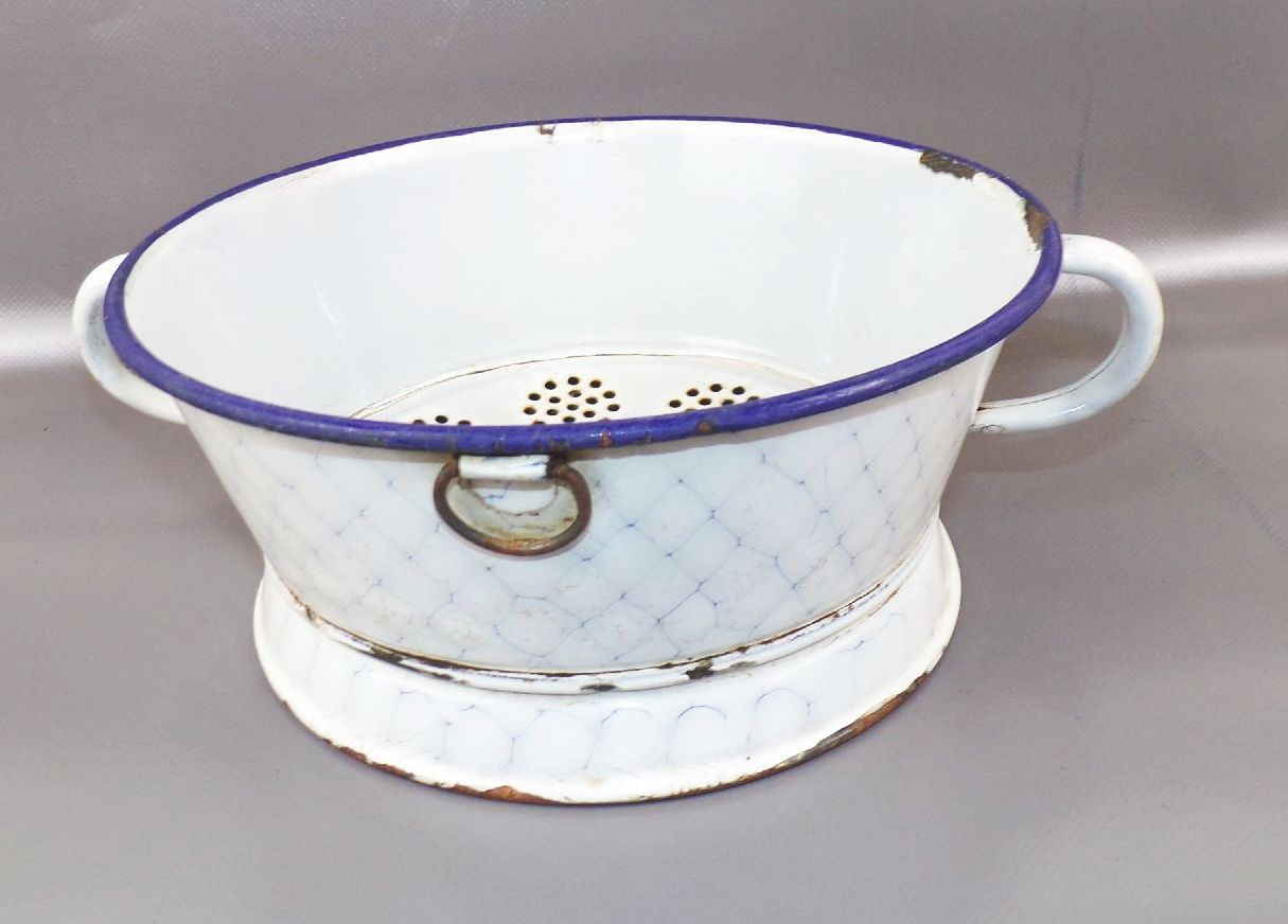 Vintage Email Sieb Abtropfsieb Wabenmuster Netzdekor Weiss Blau altes Emaille