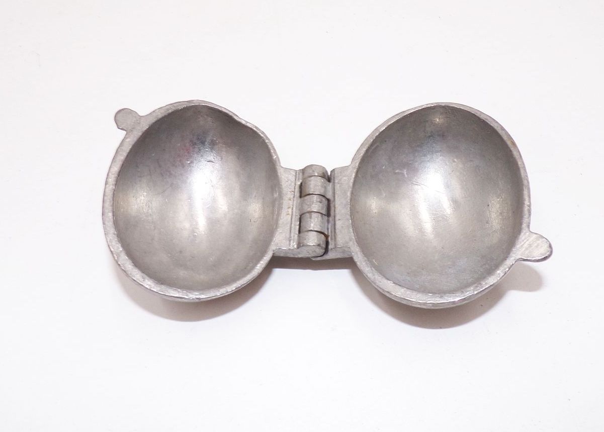 Old Konditorform Ei Form aus Zinn Konditorform Marzipanform 