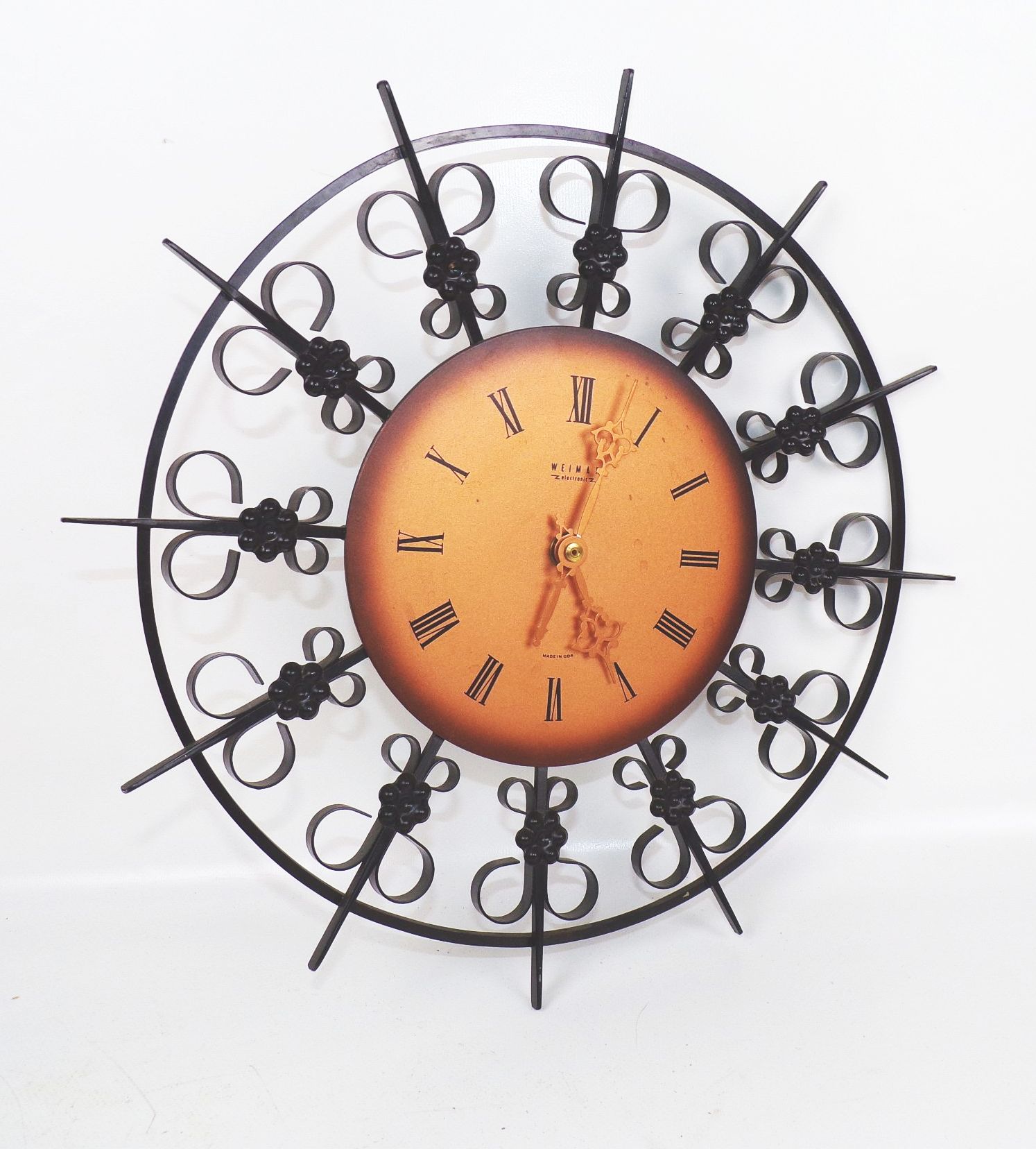 Weimar elektronic Wanduhr Made in GDR Metall Uhr vintage 