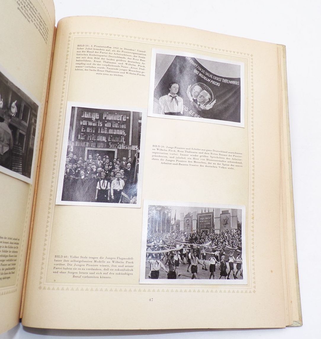 Altes Sammelbilderalbum Junge Pioniere 1957 VEB Volkskunstverlag Reichenbach Altes Sammelbilderalbum Junge Pioniere 1957 VEB Volkskunstverlag Reichenbach