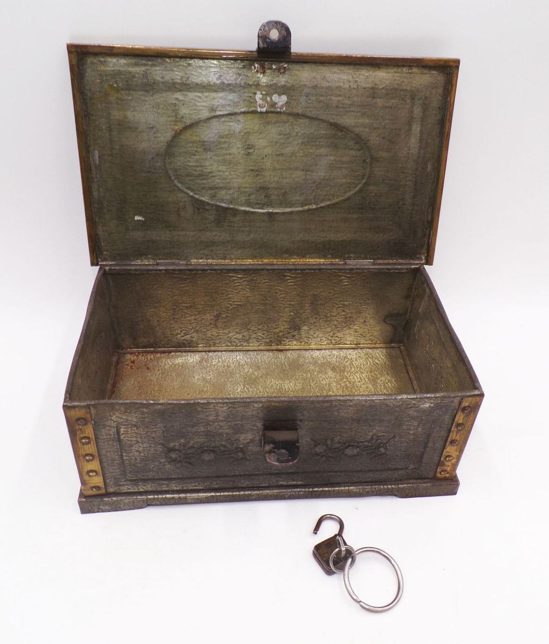 Alte Metall Schatulle Box Truhe Deko Alte Metall Schatulle Box Truhe Deko