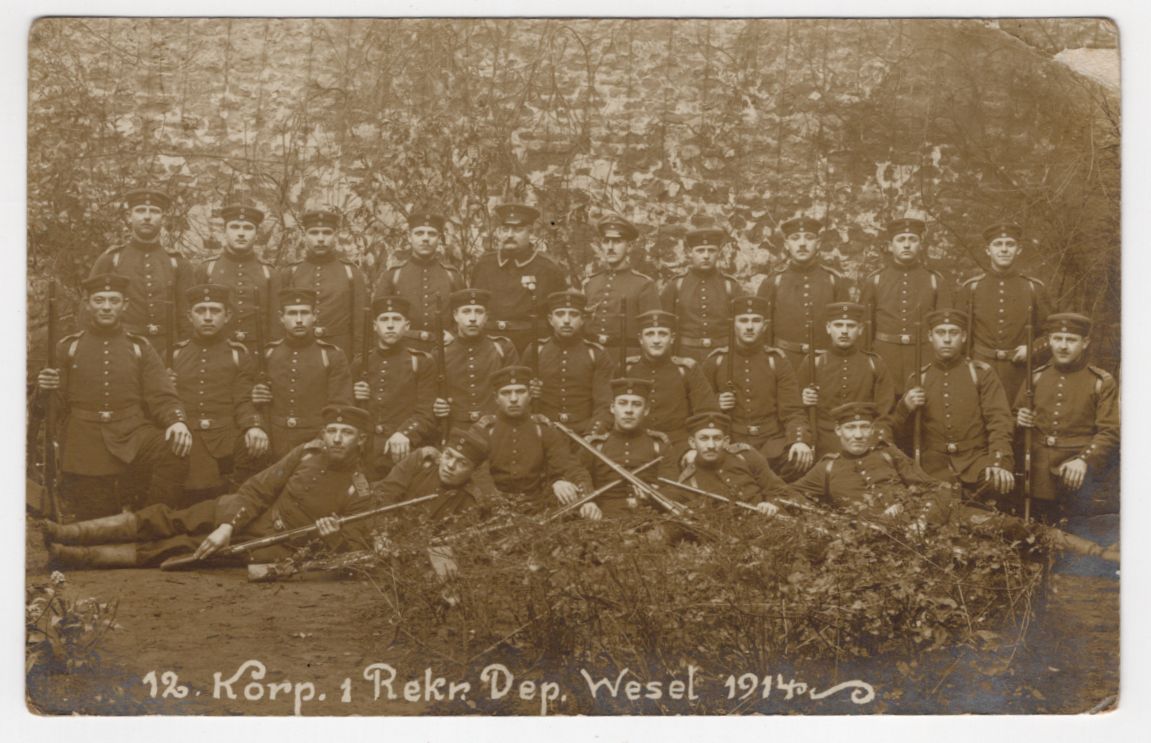 Foto Ak Soldaten 12 Korp 1 Rekruten Dep Wesel 1914