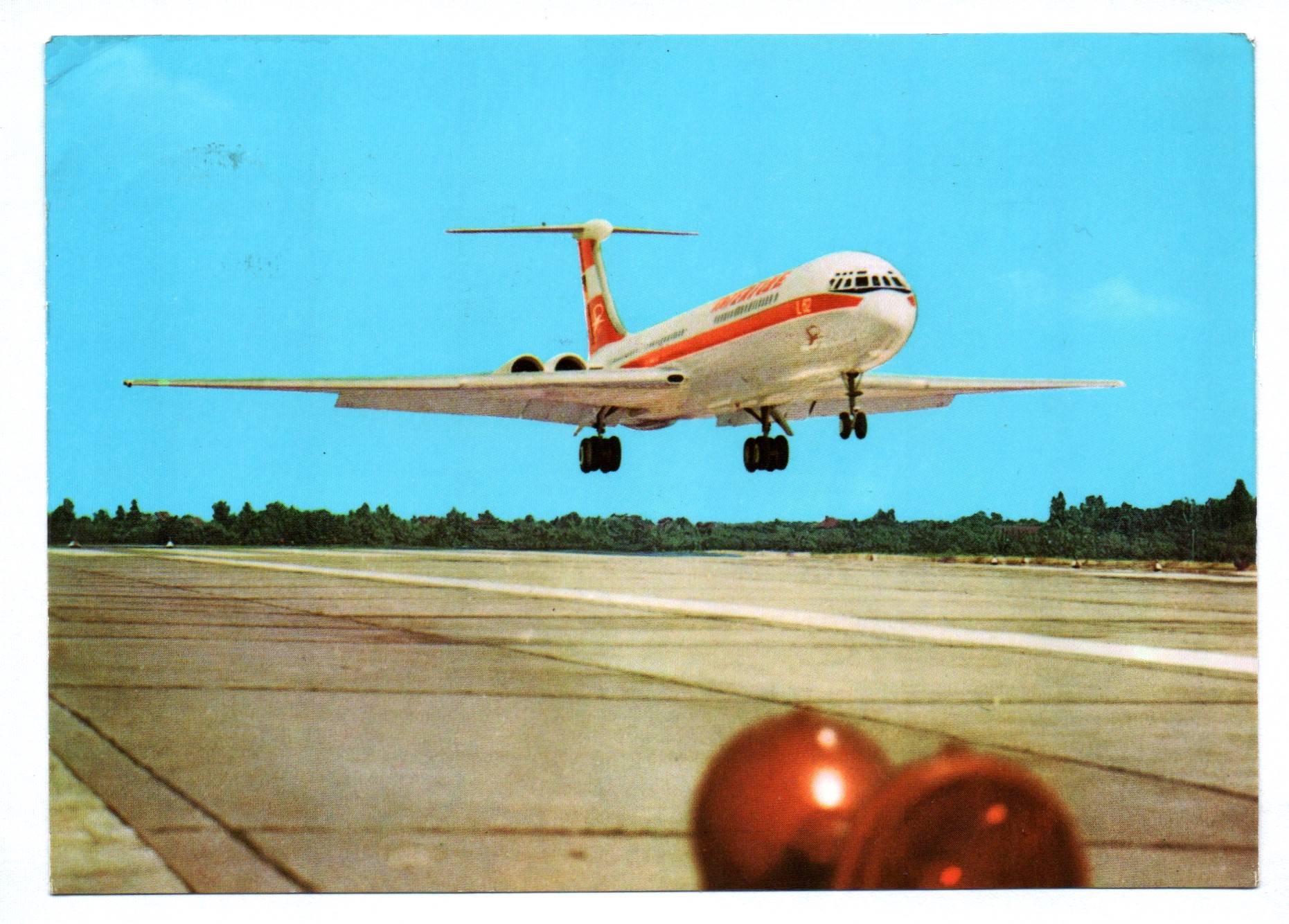 Foto Ak Flugzeug Turbinenluftstrahlverkehrsflugzeug IL62 DDR Interflug Foto Ak Flugzeug Turbinenluftstrahlverkehrsflugzeug IL62 DDR Interflug