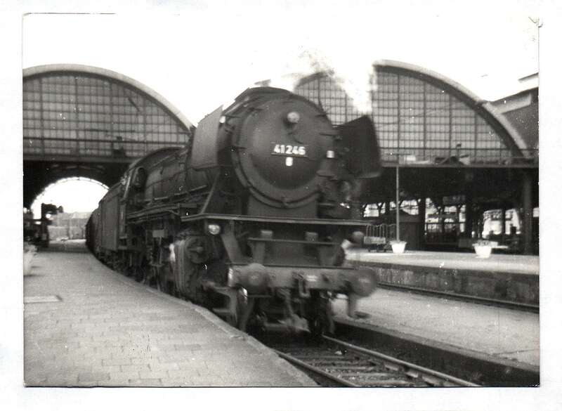 Foto Dapflok 41 246 Bw Duisburg-Wedau mit Sg 5520 Mönchengladbach Hbf 17.05.1968